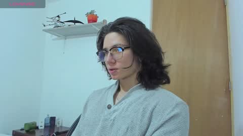 Angel Bennet online show from 3, 2, 2025