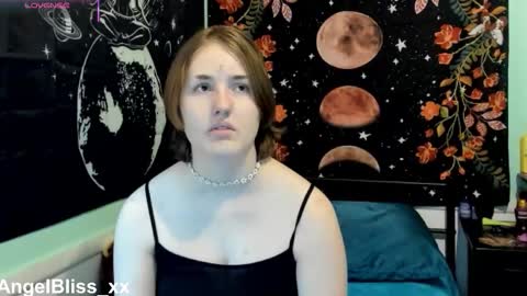 Snapshot of angelbliss_xx chatting on 22, 11, 2025 Angel online show from 22, 11, 2025