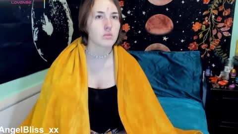 Snapshot of angelbliss_xx chatting on 23, 11, 2025 Angel online show from 23, 11, 2025