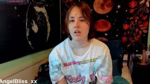 Snapshot of angelbliss_xx chatting on 4, 12, 2025 Angel online show from 4, 12, 2025