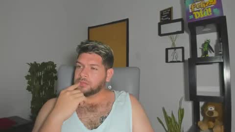 Snapshot of angelcute3 chatting on 13, 10, 2025 angel online show from 13, 10, 2025