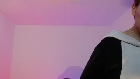 Snapshot of angele_johnson chatting on 14, 11, 2025 angele online show from 14, 11, 2025