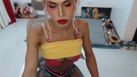 Snapshot of angelic_face_808 chatting on 20, 10, 2025 DIVINE ANGEL online show from 20, 10, 2025