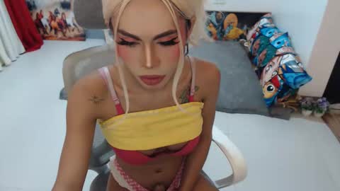 Snapshot of angelic_face_808 chatting on 13, 11, 2025 DIVINE ANGEL online show from 13, 11, 2025