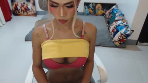 Snapshot of angelic_face_808 chatting on 27, 11, 2025 DIVINE ANGEL online show from 27, 11, 2025