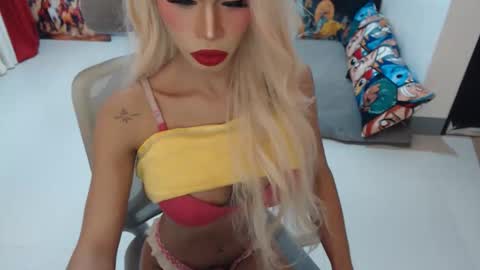 Snapshot of angelic_face_808 chatting on 18, 12, 2025 DIVINE ANGEL online show from 18, 12, 2025