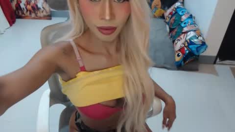 Snapshot of angelic_face_808 chatting on 19, 12, 2025 DIVINE ANGEL online show from 19, 12, 2025