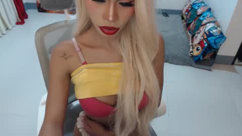 Snapshot of angelic_face_808 chatting on 11, 1, 2026 DIVINE ANGEL online show from 11, 1, 2026