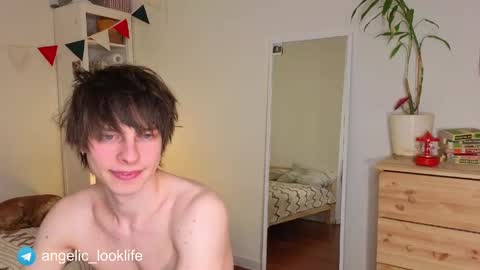 Snapshot of angelic_look chatting on 13, 4, 2026 Daniel online show from 13, 4, 2026