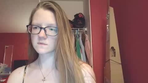 Snapshot of angelicangel3 chatting on 6, 4, 2026 AngelicAngel online show from 6, 4, 2026