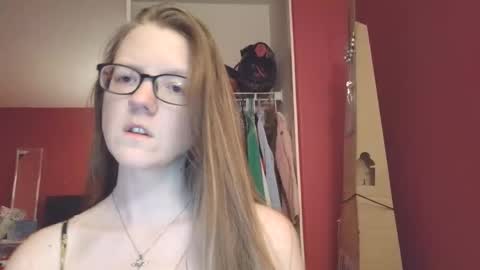 Snapshot of angelicangel3 chatting on 6, 4, 2026 AngelicAngel online show from 6, 4, 2026