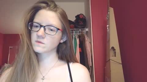 Snapshot of angelicangel3 chatting on 16, 4, 2026 AngelicAngel online show from 16, 4, 2026