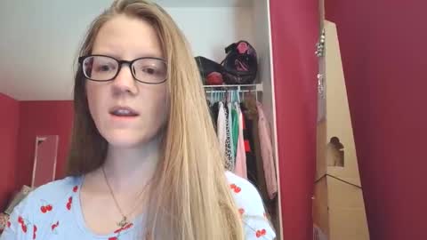 Snapshot of angelicangel3 chatting on 19, 4, 2026 AngelicAngel online show from 19, 4, 2026