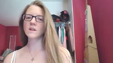 Snapshot of angelicangel3 chatting on 20, 4, 2026 AngelicAngel online show from 20, 4, 2026