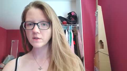Snapshot of angelicangel3 chatting on 21, 4, 2026 AngelicAngel online show from 21, 4, 2026