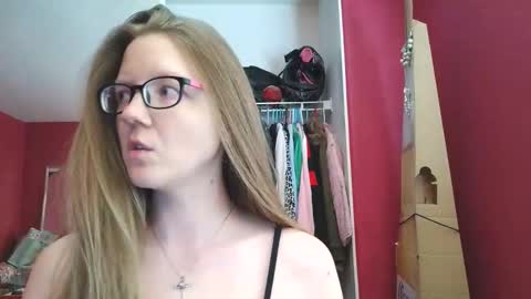 Snapshot of angelicangel3 chatting on 22, 4, 2026 AngelicAngel online show from 22, 4, 2026