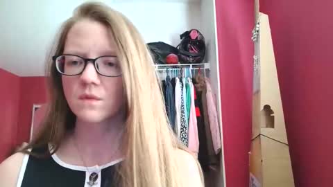 Snapshot of angelicangel3 chatting on 25, 4, 2026 AngelicAngel online show from 25, 4, 2026