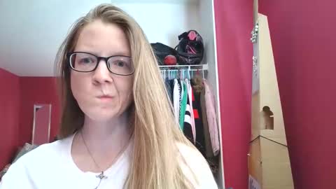 Snapshot of angelicangel3 chatting on 28, 4, 2026 AngelicAngel online show from 28, 4, 2026