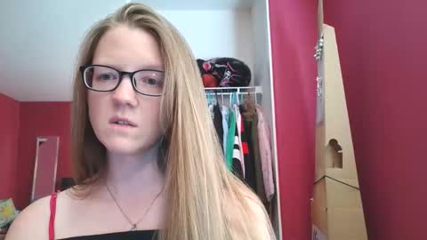 Snapshot of angelicangel3 chatting on 4, 5, 2026 AngelicAngel online show from 4, 5, 2026