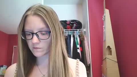 Snapshot of angelicangel3 chatting on 7, 5, 2026 AngelicAngel online show from 7, 5, 2026