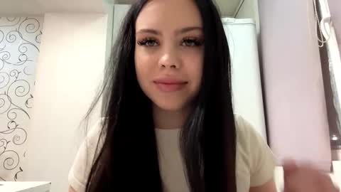 Snapshot of angelicplackett chatting on 21, 12, 2025 Alice online show from 21, 12, 2025