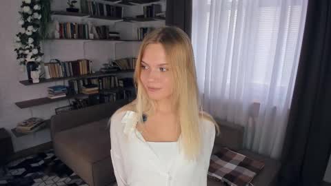 Snapshot of angelinahass chatting on 25, 3, 2026 Alice WOW online show from 25, 3, 2026