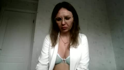 Snapshot of angelinalove28 chatting on 4, 4, 2026 angelinalove28 online show from 4, 4, 2026