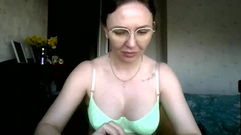 Snapshot of angelinalove28 chatting on 5, 4, 2026 angelinalove28 online show from 5, 4, 2026