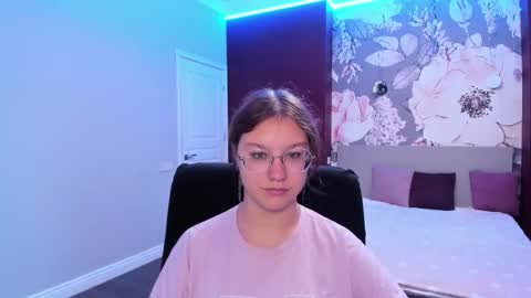 AngelinaLow online show from 17, 9, 2025