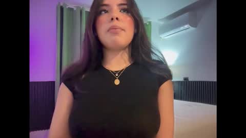 Angelina Weiss online show from 5, 4, 2026
