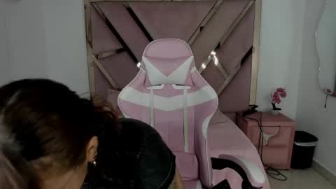 angell_petite01 online show from 4, 6, 2026