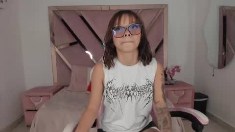 angell_petite01 online show from 17, 6, 2026
