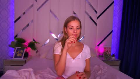 angelleyess online show from 7, 10, 2025