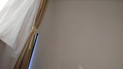 Snapshot of angeloflove_ chatting on 8, 5, 2026 Raiss online show from 8, 5, 2026