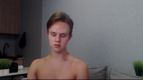 Snapshot of angelraaay chatting on 5, 10, 2025 Angel online show from 5, 10, 2025