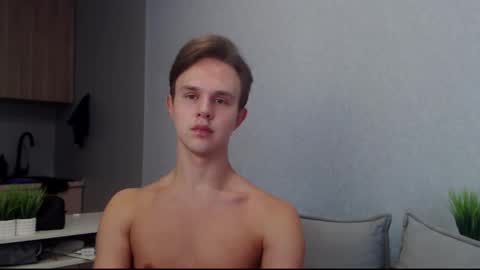 Snapshot of angelraaay chatting on 6, 10, 2025 Angel online show from 6, 10, 2025