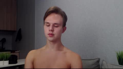 Snapshot of angelraaay chatting on 9, 10, 2025 Angel online show from 9, 10, 2025