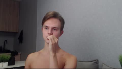 Snapshot of angelraaay chatting on 19, 10, 2025 Angel online show from 19, 10, 2025