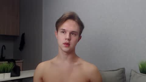 Snapshot of angelraaay chatting on 9, 11, 2025 Angel online show from 9, 11, 2025