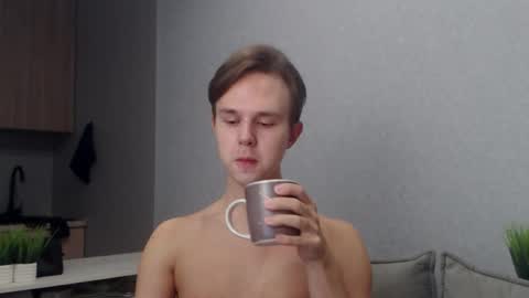 Snapshot of angelraaay chatting on 13, 11, 2025 Angel online show from 13, 11, 2025