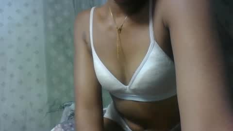 Snapshot of angeltta69 chatting on 29, 4, 2026 angeltta69 online show from 29, 4, 2026