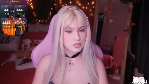 Snapshot of angelytaxx chatting on 11, 10, 2025 Angel online show from 11, 10, 2025