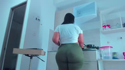 Snapshot of angi_sousxx3 chatting on 12, 1, 2025 angi online show from 12, 1, 2025
