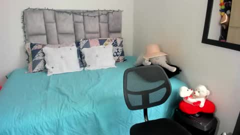 Snapshot of angie_blondie chatting on 14, 12, 2024 angie online show from 14, 12, 2024