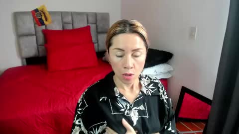 Snapshot of angie_blondie chatting on 3, 2, 2025 angie online show from 3, 2, 2025
