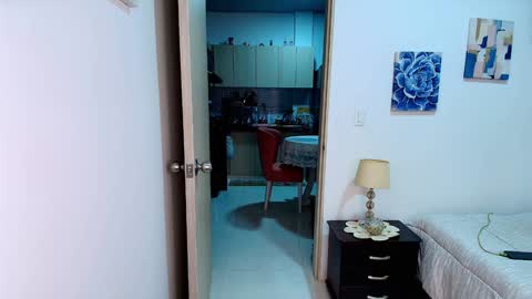 laura  online show from 20, 11, 2025