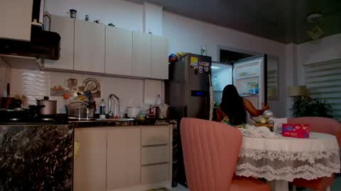 laura  online show from 12, 4, 2026