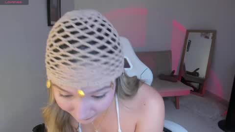Snapshot of aniie_pink18 chatting on 28, 4, 2026 Maria online show from 28, 4, 2026