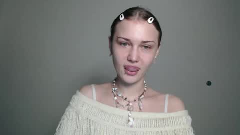 Snapshot of anisiaaa_lovesyou chatting on 3, 10, 2025 Anisia online show from 3, 10, 2025