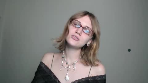 Snapshot of anisiaaa_lovesyou chatting on 4, 10, 2025 Anisia online show from 4, 10, 2025